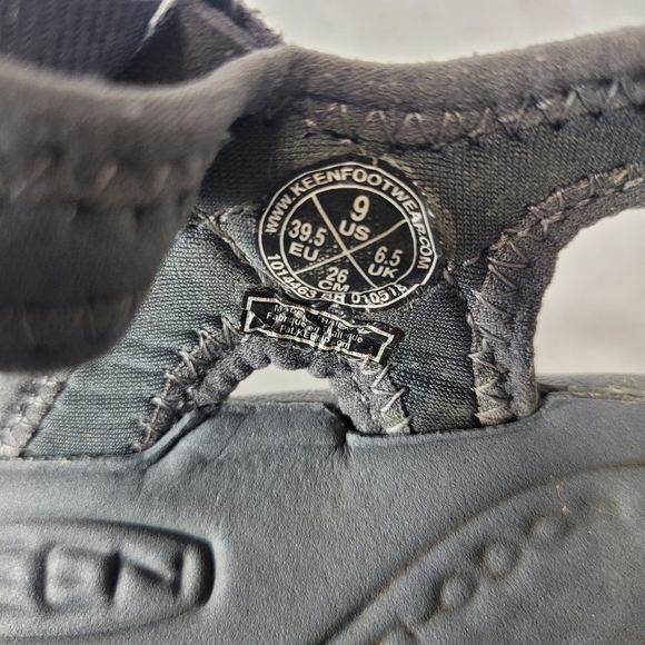 Keen sandals, size 9 - Picture 8 of 9